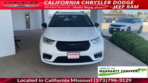 Photos of 2025 Chrysler Pacifica Limited for sale in California, MO at California CDJR