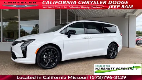 More photos of 2027 Chrysler Pacifica Limited at California CDJR, MO