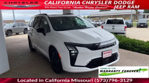 Another view of 2027 Chrysler Pacifica Limited for sale in California, MO at California CDJR