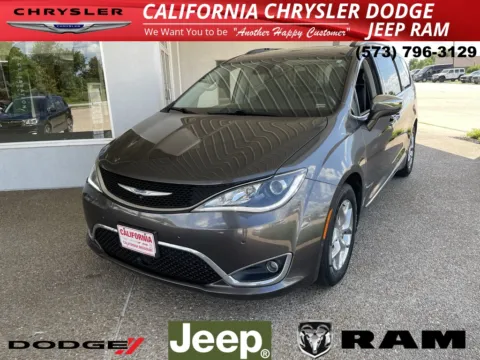 Gray 2018 Chrysler Pacifica Limited for sale in California, MO