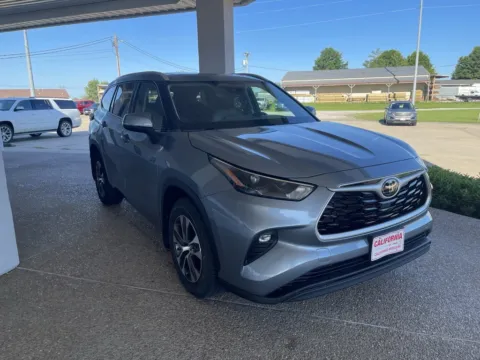 Another view of 2022 Toyota Highlander XLE for sale in California, MO at California CDJR