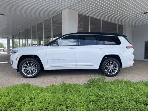 More photos of 2025 Jeep Grand Cherokee L Summit at California CDJR, MO