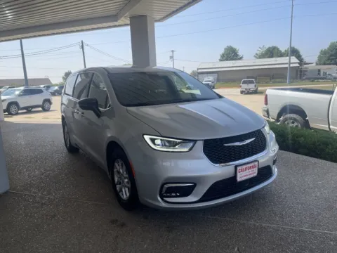 Another view of 2026 Chrysler Pacifica Select for sale in California, MO at California CDJR