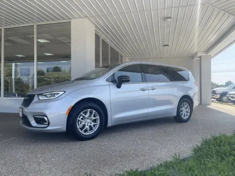 More photos of 2026 Chrysler Pacifica Select at California CDJR, MO
