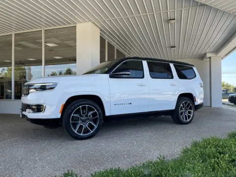 More photos of 2025 Jeep Wagoneer Series III at California CDJR, MO