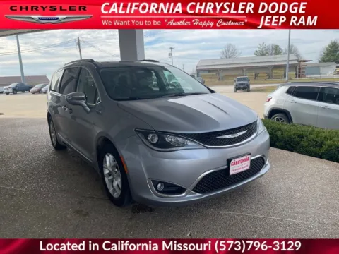 Another view of 2019 Chrysler Pacifica Limited for sale in California, MO at California CDJR