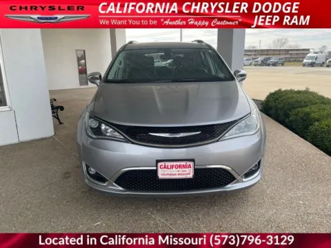 Photos of 2019 Chrysler Pacifica Limited for sale in California, MO at California CDJR