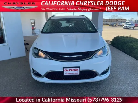 Photos of 2020 Chrysler Pacifica Touring L for sale in California, MO at California CDJR