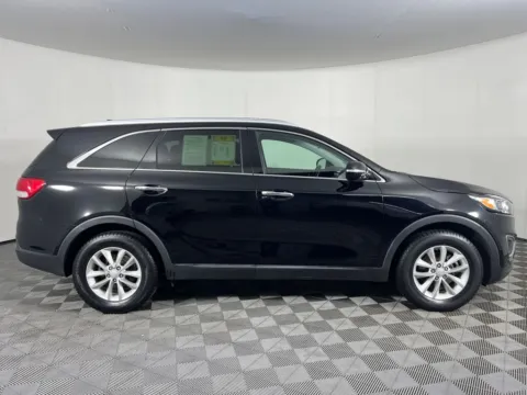 More photos of 2016 Kia Sorento LX at Chevrolet Longview, WA