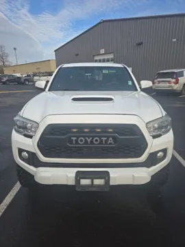 More photos of 2018 Toyota Tacoma TRD Sport at Chevrolet Longview, WA