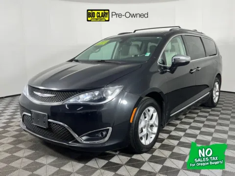 Black 2020 Chrysler Pacifica Limited for sale in Longview, WA