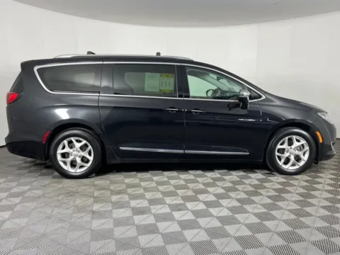 More photos of 2020 Chrysler Pacifica Limited at Bud Clary Chevrolet Longview, WA