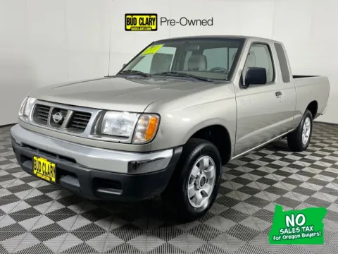 White 2000 Nissan Frontier XE for sale in Longview, WA