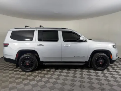More photos of 2022 Jeep Wagoneer Series III at Bud Clary Chevrolet Longview, WA