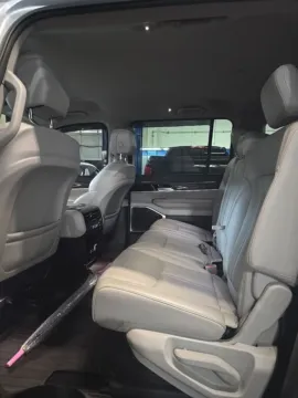 More photos of 2022 Jeep Wagoneer Series III at Bud Clary Chevrolet Longview, WA