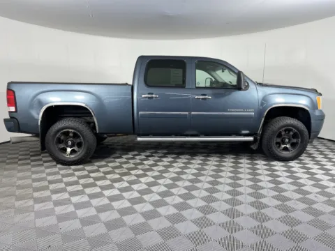 More photos of 2011 GMC Sierra 2500HD Denali at Chevrolet Longview, WA