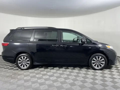 More photos of 2020 Toyota Sienna XLE at Chevrolet Longview, WA