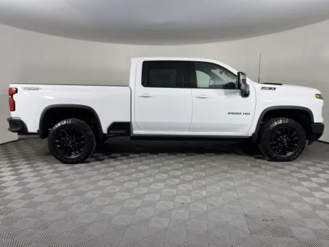 More photos of 2025 Chevrolet Silverado 2500HD LTZ at Chevrolet Longview, WA
