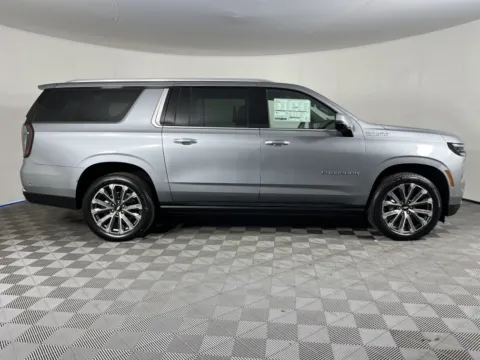 More photos of 2025 Chevrolet Suburban High Country at Chevrolet Longview, WA