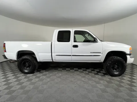 More photos of 2006 GMC Sierra 2500HD SLE1 at Chevrolet Longview, WA