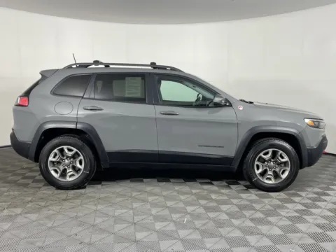More photos of 2019 Jeep Cherokee Trailhawk Elite at Chevrolet Longview, WA