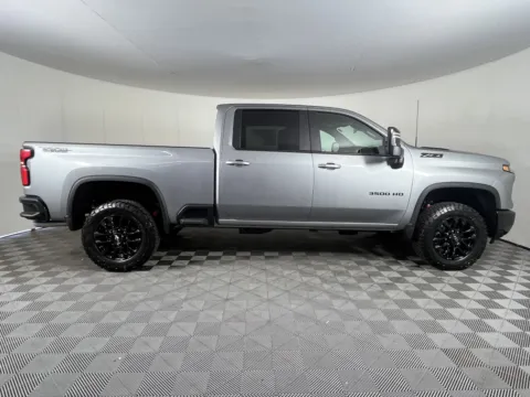 More photos of 2025 Chevrolet Silverado 3500HD LT at Chevrolet Longview, WA