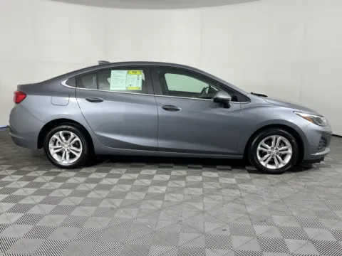 More photos of 2019 Chevrolet Cruze LT at Chevrolet Longview, WA