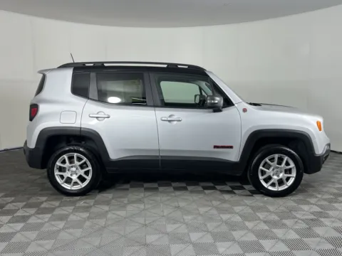 More photos of 2019 Jeep Renegade Trailhawk at Chevrolet Longview, WA