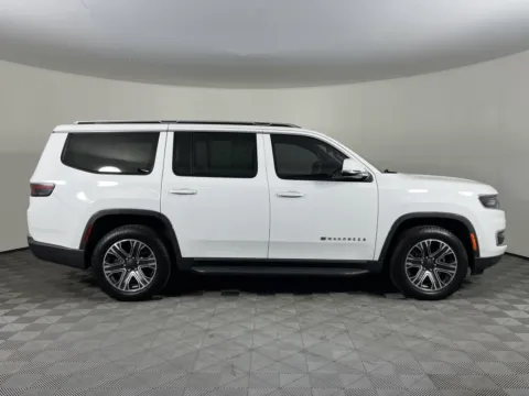 More photos of 2022 Jeep Wagoneer Series III at Chevrolet Longview, WA