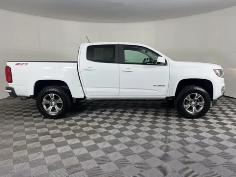 More photos of 2019 Chevrolet Colorado Z71 at Chevrolet Longview, WA