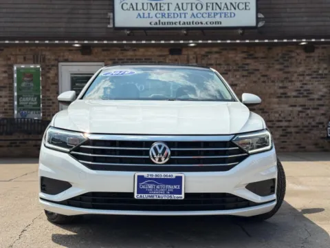 Another view of 2019 Volkswagen Jetta 1.4T SEL Sedan 4D for sale in Hammond, IN at Calumet Auto Finance