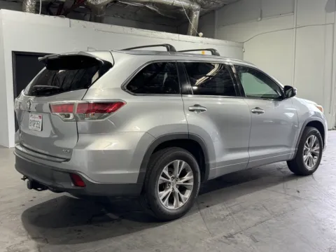 More photos of 2015 Toyota Highlander XLE at Premium Autos - Norco, CA