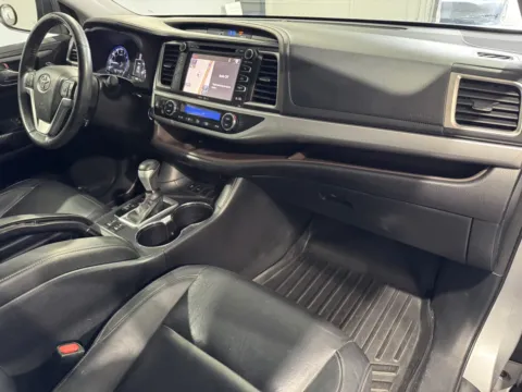 More photos of 2015 Toyota Highlander XLE at Premium Autos - Norco, CA