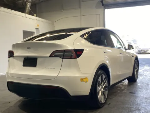 More photos of 2022 Tesla Model Y Long Range at Premium Autos - Norco, CA