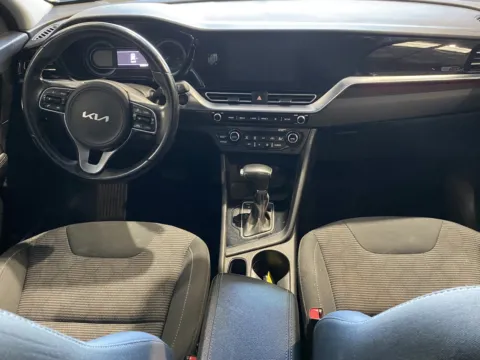 More photos of 2022 Kia Niro LXS at Premium Autos - Norco, CA