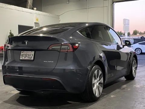 More photos of 2023 Tesla Model Y LONG RANGE at Premium Autos - Norco, CA