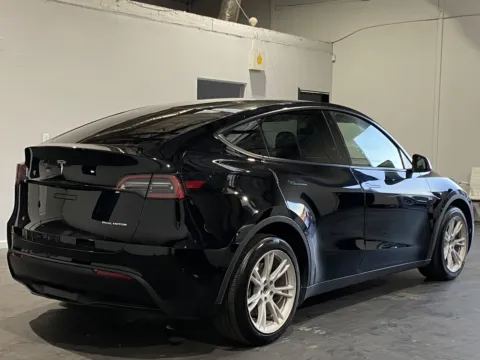 More photos of 2022 Tesla Model Y Long Range at Premium Autos - Norco, CA