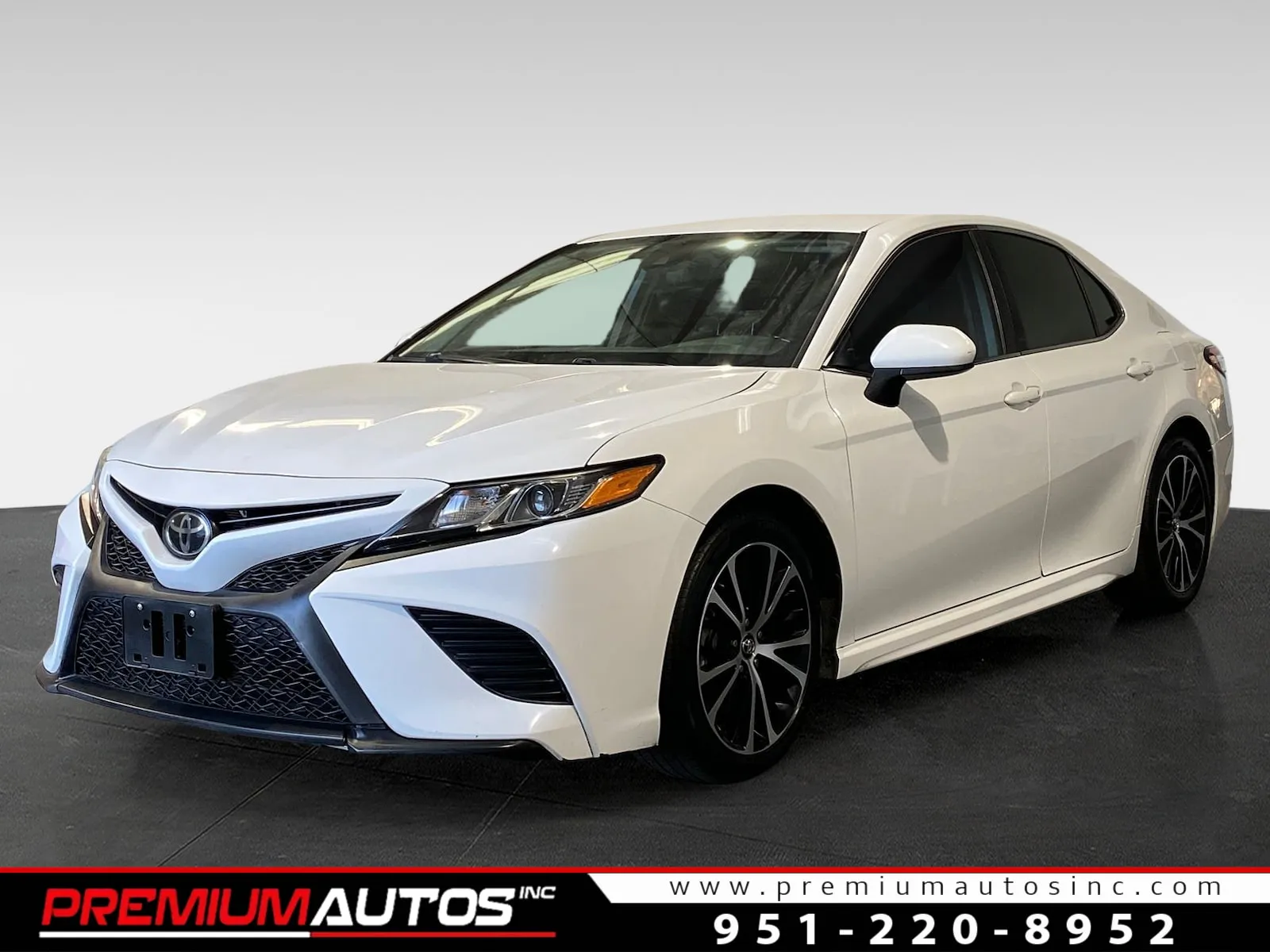 White 2020 Toyota Camry SE for sale in Norco, CA