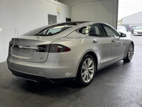 More photos of 2014 Tesla Model S at Premium Autos - Norco, CA