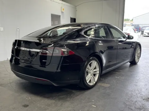 More photos of 2015 Tesla Model S 85D at Premium Autos - Norco, CA