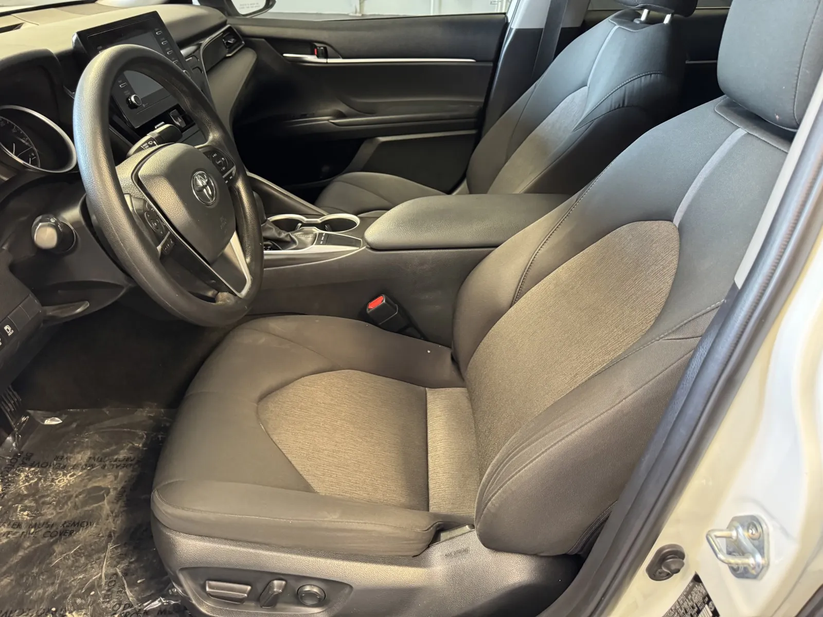 2023 Toyota Camry LE - Photo 11