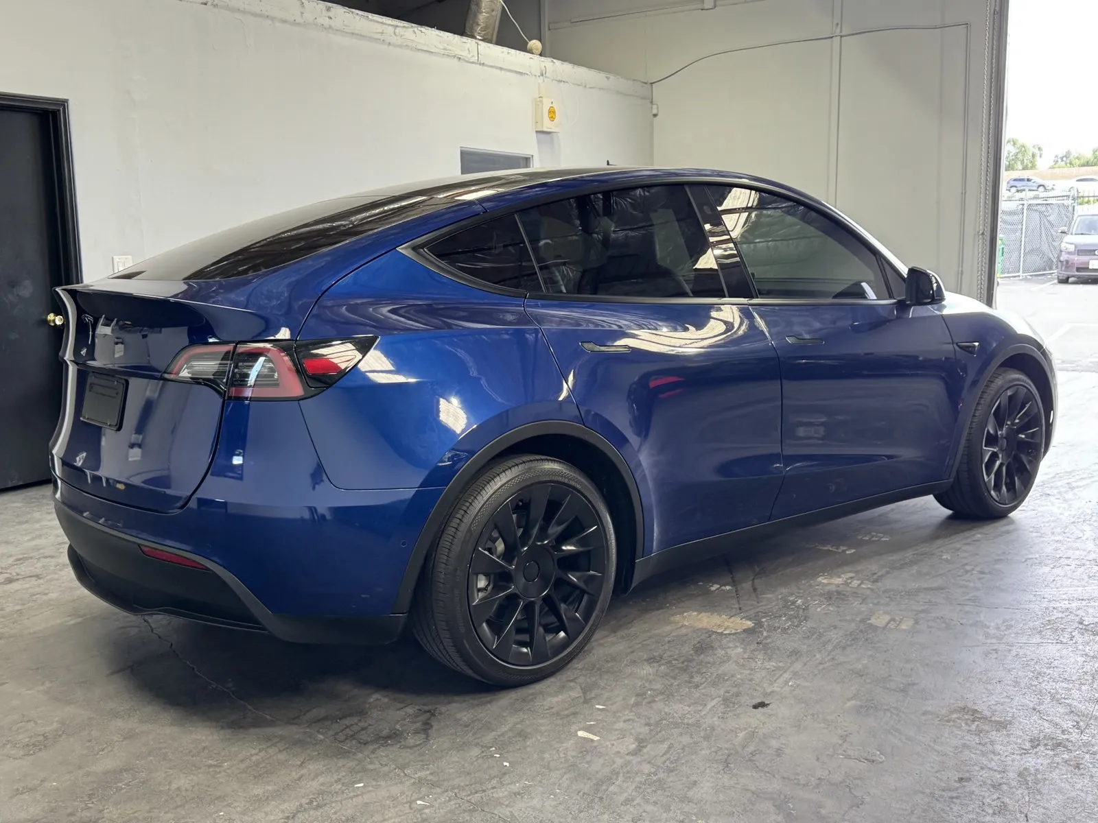 Tesla Model Y photo 4