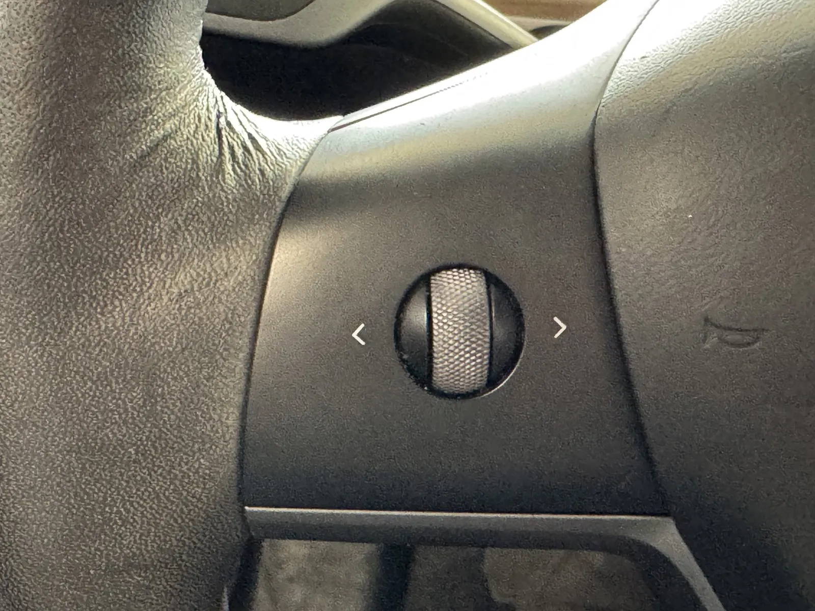 Tesla Model Y photo 19