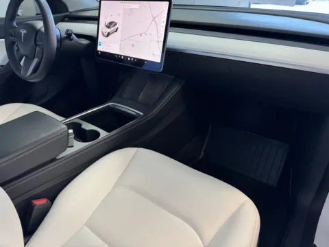 More photos of 2022 Tesla Model Y Long Range at Premium Autos - Norco, CA