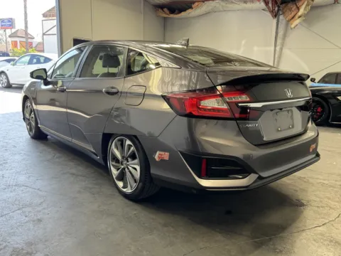 Photos of 2018 Honda Clarity Plug-In Hybrid for sale in Norco, CA at Premium Autos - Norco