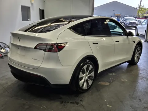 More photos of 2022 Tesla Model Y Long Range at Premium Autos - Norco, CA
