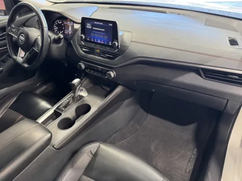 More photos of 2022 Nissan Altima 2.5 SR at Premium Autos - Norco, CA