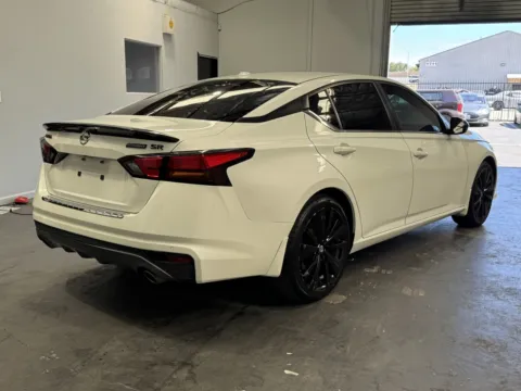 More photos of 2022 Nissan Altima 2.5 SR at Premium Autos - Norco, CA