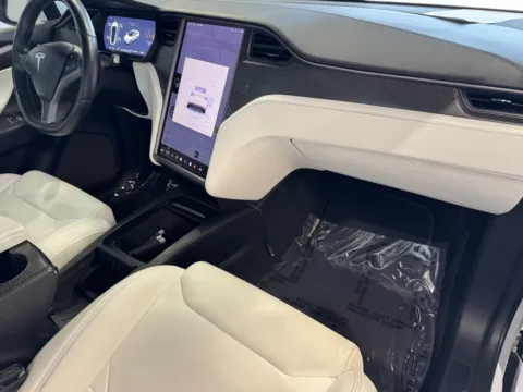 More photos of 2018 Tesla Model X 75D*****6 SEATER**** at Premium Autos - Norco, CA