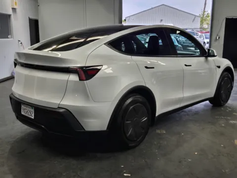 More photos of 2026 Tesla Model Y Long Range at Premium Autos - Norco, CA